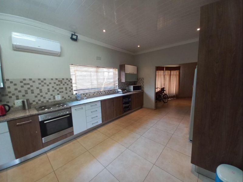 Serene and well finished farm in a very sought after area - Photo 10