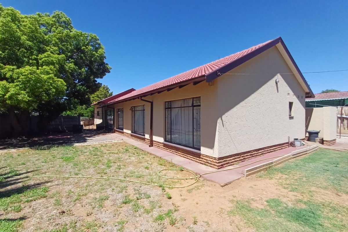 Charming Family Home for Sale in Meiringspark Ext 4, Klerksdorp - Photo 2