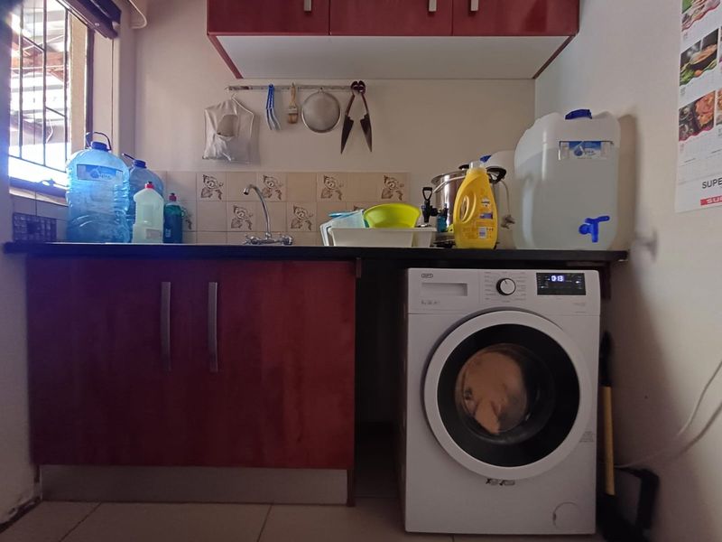 Charming Family Home for Sale in Meiringspark Ext 4, Klerksdorp - Photo 6