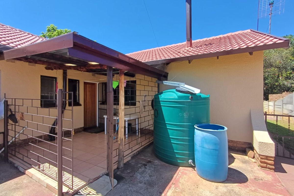 Charming Family Home for Sale in Meiringspark Ext 4, Klerksdorp - Photo 3