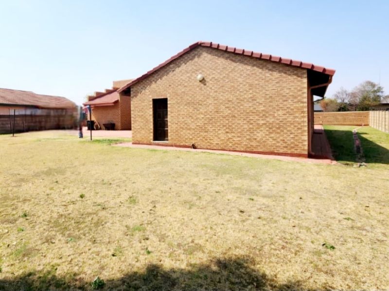 Luxurious 3 Bedroom Home with Underfloor Heating. - Photo 3