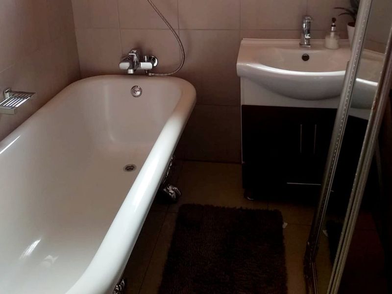 Luxurious 3 Bedroom Home with Underfloor Heating. - Photo 6