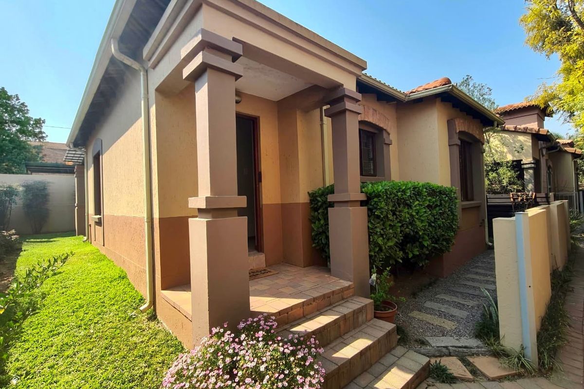 Peaceful Suburban Living – Douglasdale 2-Bedroom Stand-alone Gem with Private Garden - Photo 2