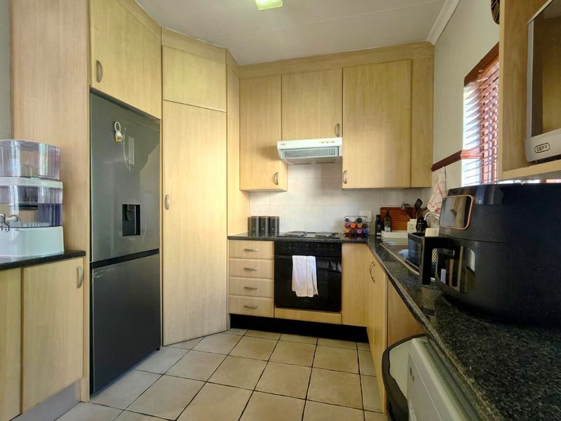 Peaceful Suburban Living – Douglasdale 2-Bedroom Stand-alone Gem with Private Garden - Photo 8