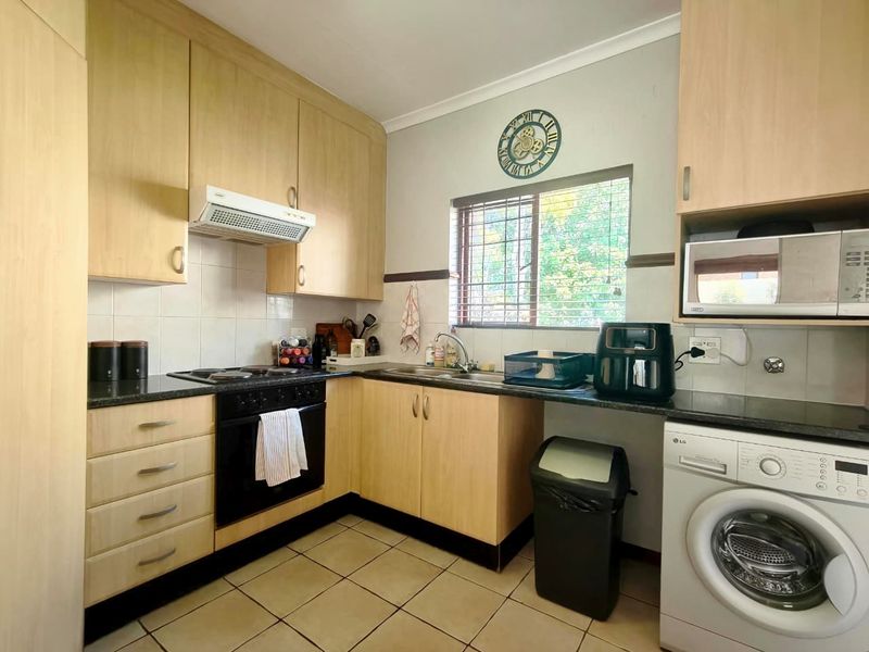 Peaceful Suburban Living – Douglasdale 2-Bedroom Stand-alone Gem with Private Garden - Photo 7