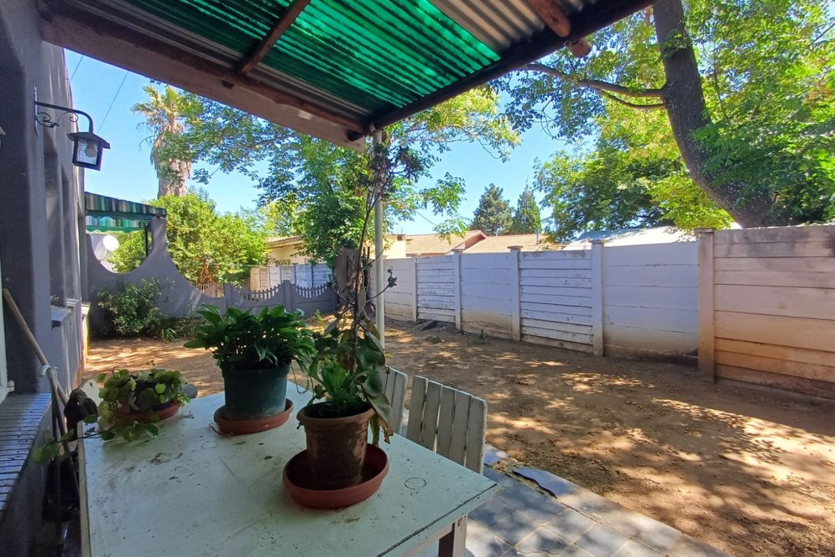 Modern 2-Bedroom Apartment for Sale in Declercqville, Klerksdorp - Photo 5