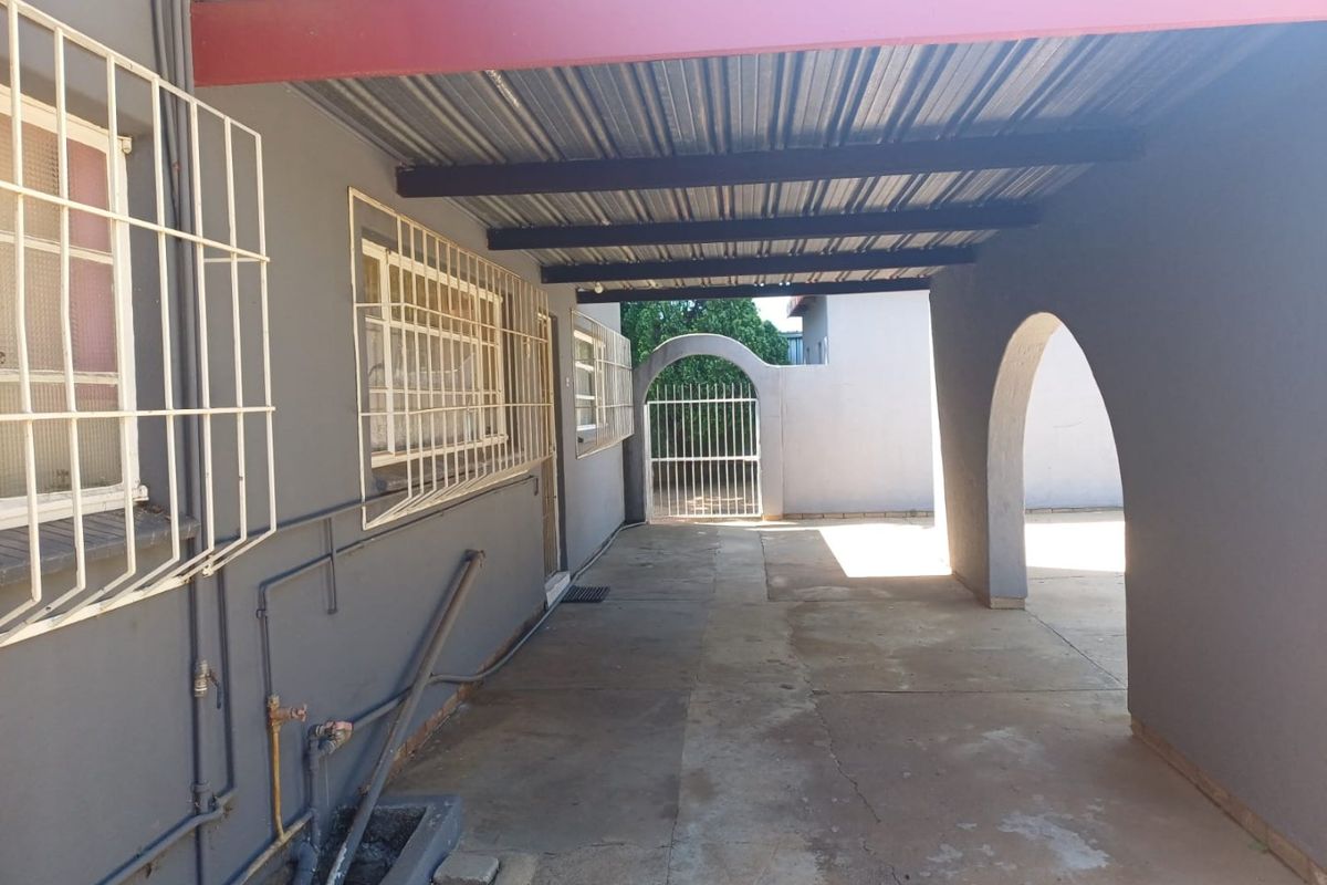 Modern 2-Bedroom Apartment for Sale in Declercqville, Klerksdorp - Photo 2