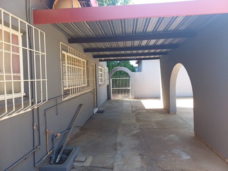 Modern 2-Bedroom Apartment for Sale in Declercqville, Klerksdorp - Photo 2