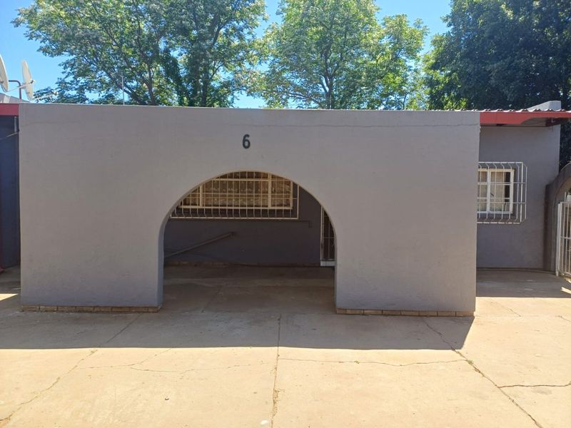 Modern 2-Bedroom Apartment for Sale in Declercqville, Klerksdorp - Photo 4