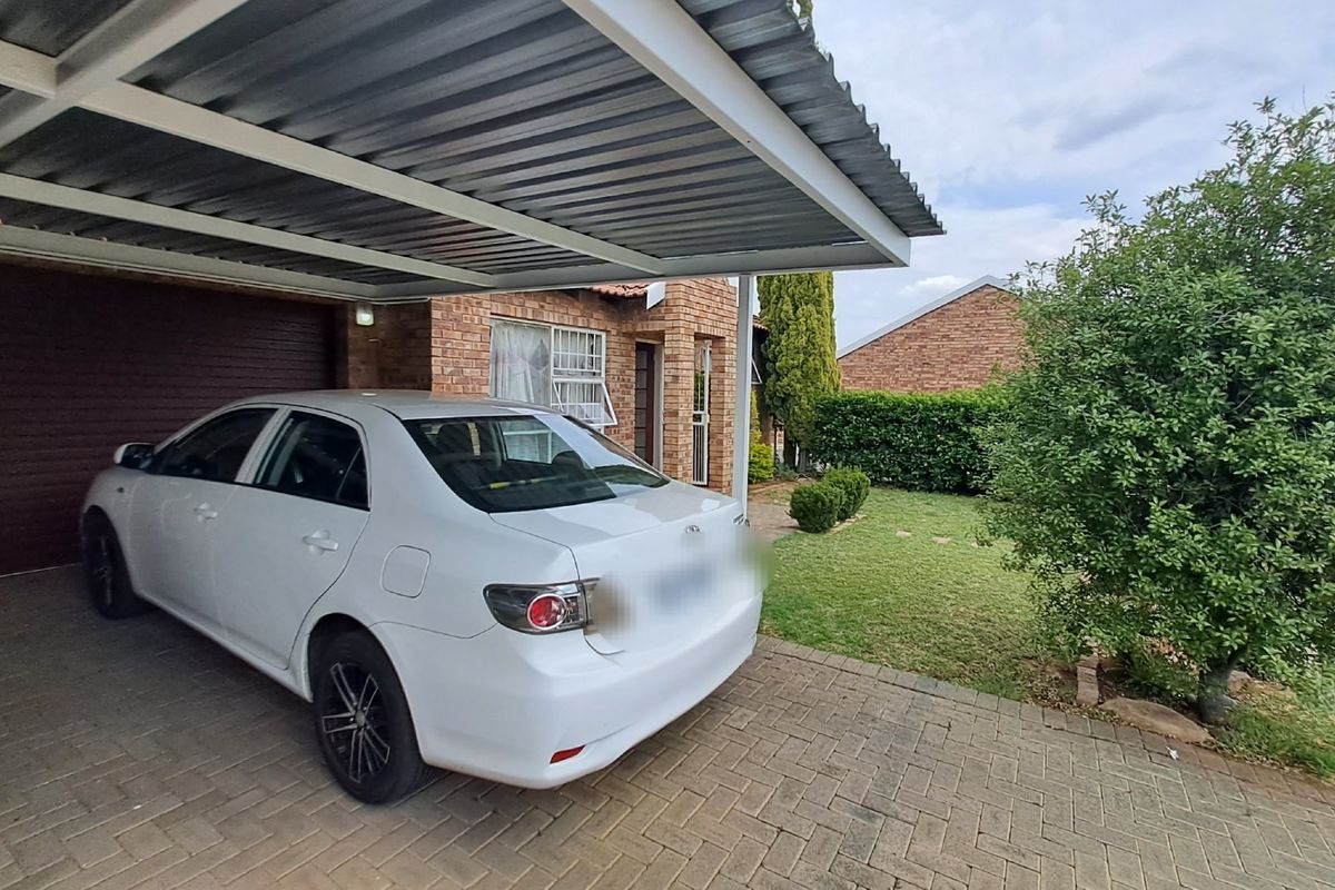 3 bedroom townhouse in Universitas - Photo 2