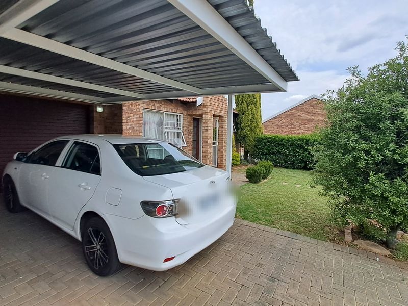 3 bedroom townhouse in Universitas - Photo 2