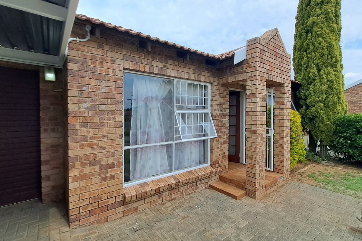 3 bedroom townhouse in Universitas - Photo 3