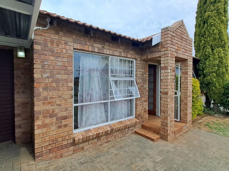 3 bedroom townhouse in Universitas - Photo 3