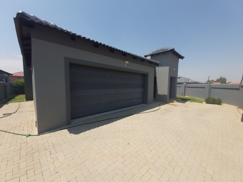 Neat Townhouse for sale in Flamwood. - Photo 2