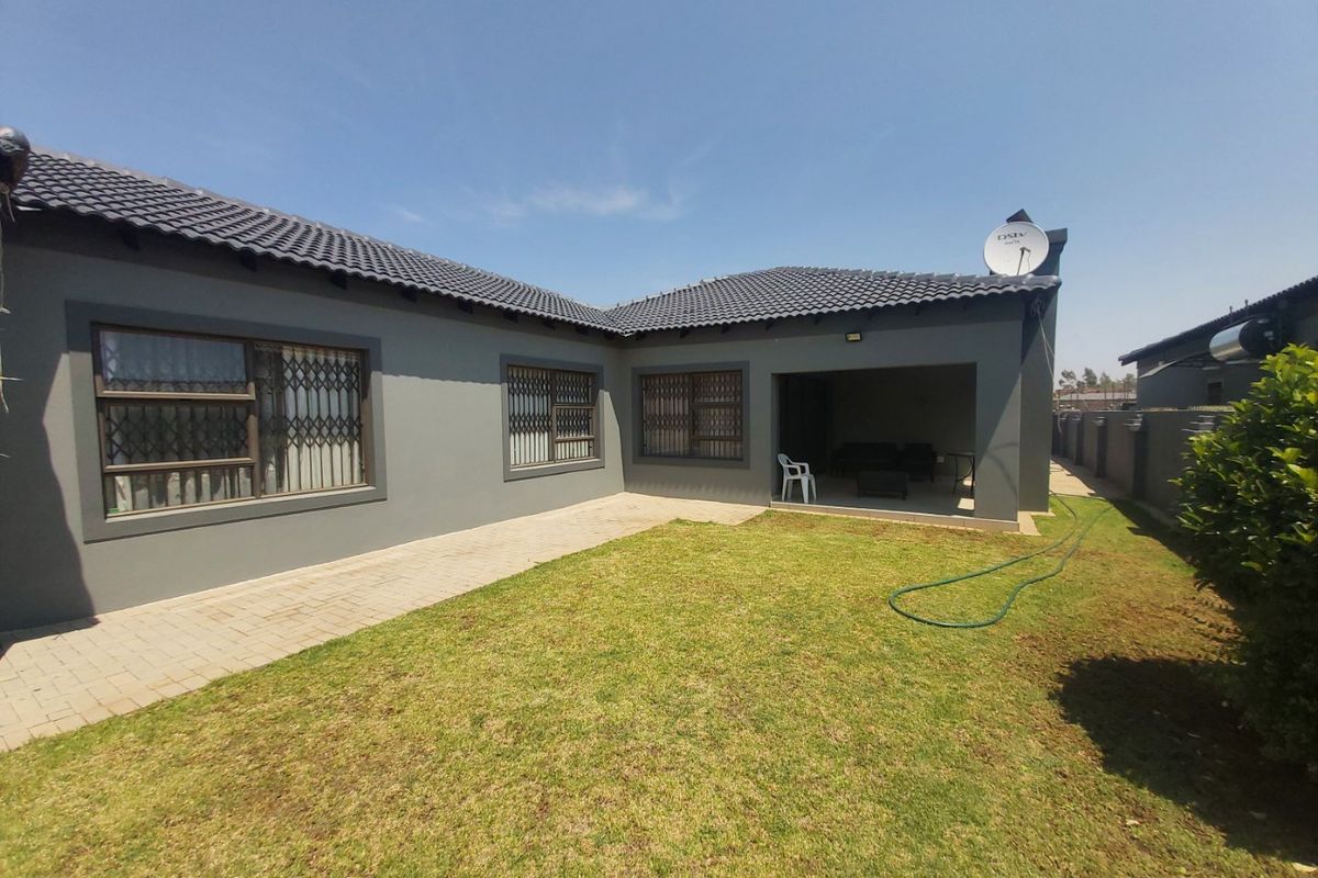 Neat Townhouse for sale in Flamwood. - Photo 3