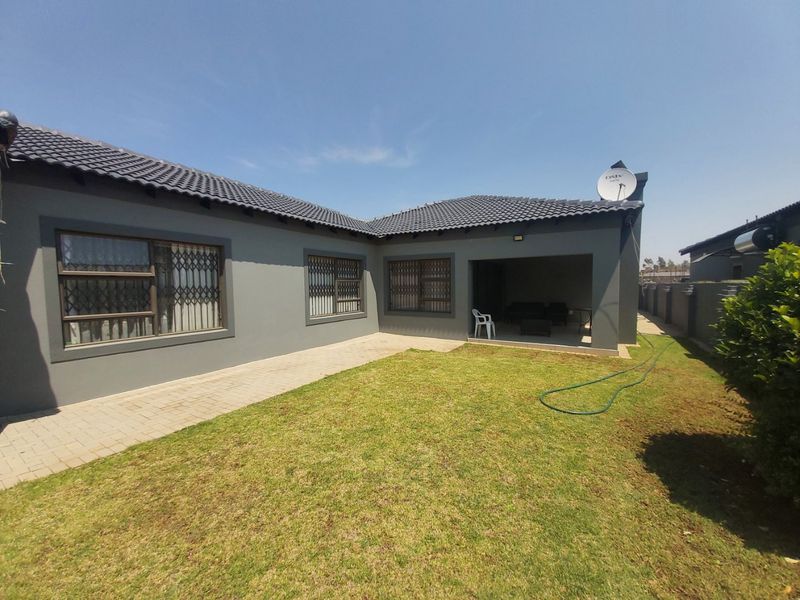 Neat Townhouse for sale in Flamwood. - Photo 3