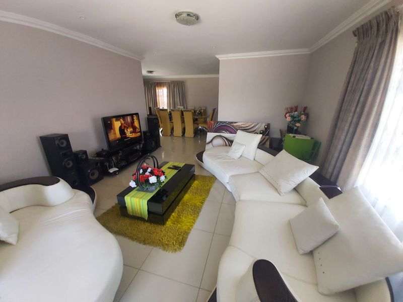 Neat Townhouse for sale in Flamwood. - Photo 10