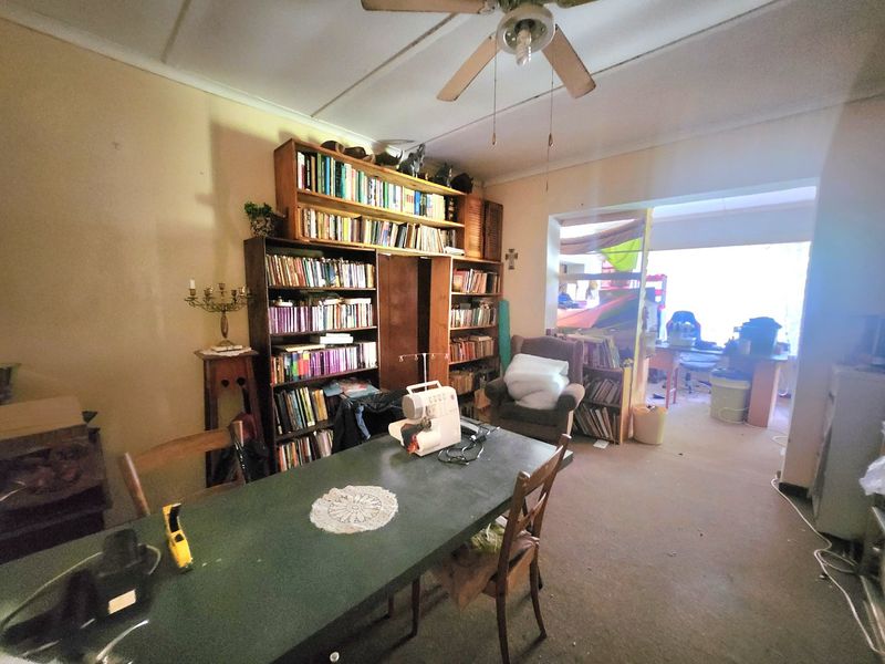 This spacious 3-bedroom home with a double garage and separate flat offers endless potential - Photo 9