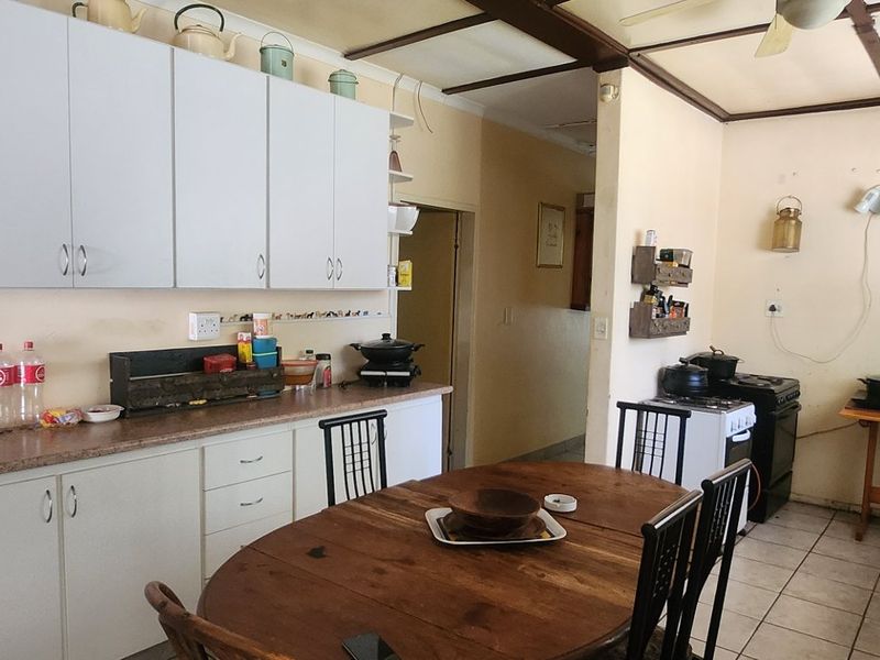 This spacious 3-bedroom home with a double garage and separate flat offers endless potential - Photo 6