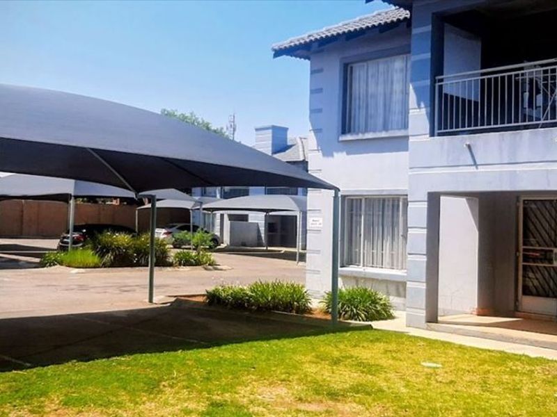 Charming 2-Bedroom Home with Pool and Modern Comforts - Photo 3