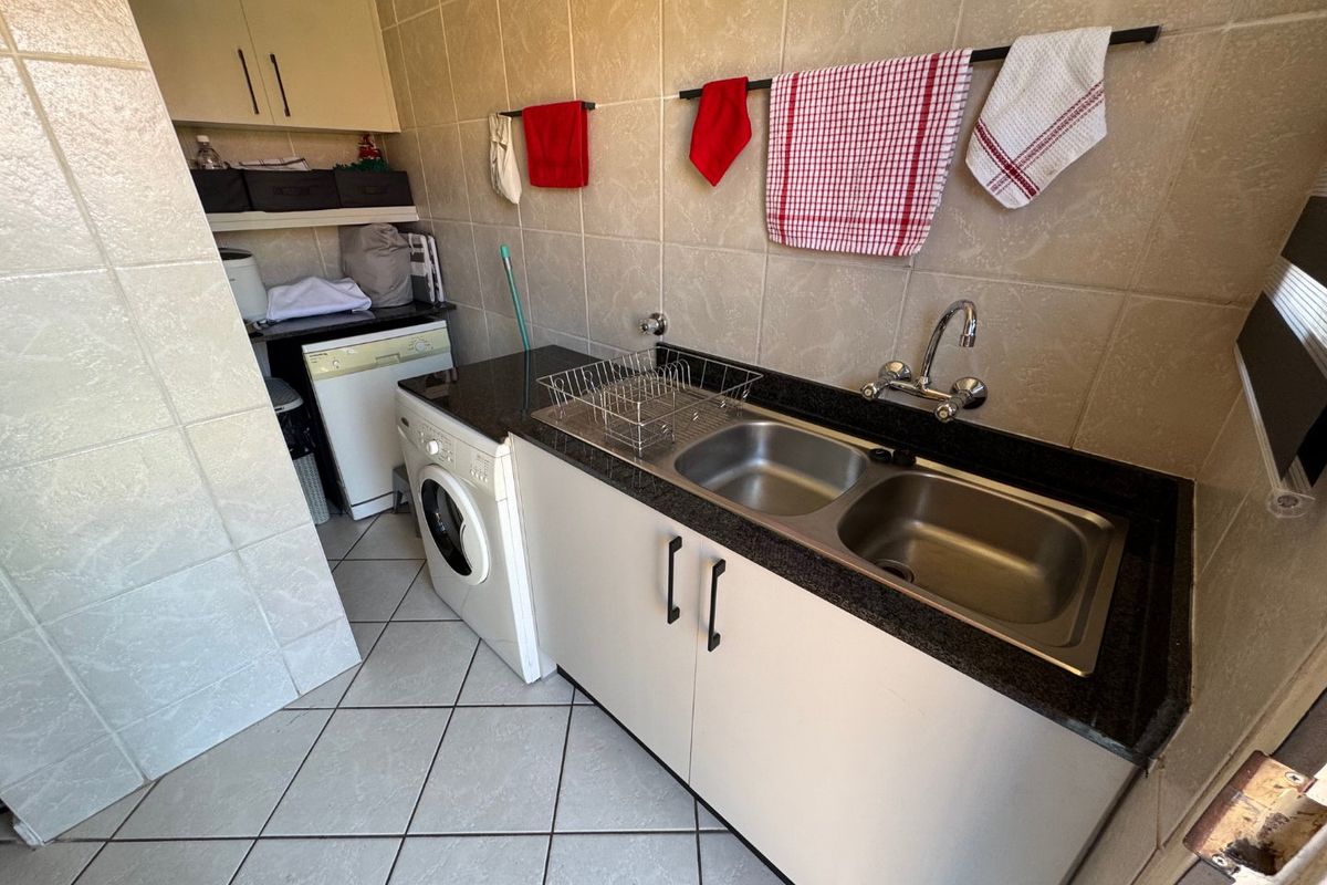 Spacious 3-Bedroom Family Home with Modern Comforts - Photo 3