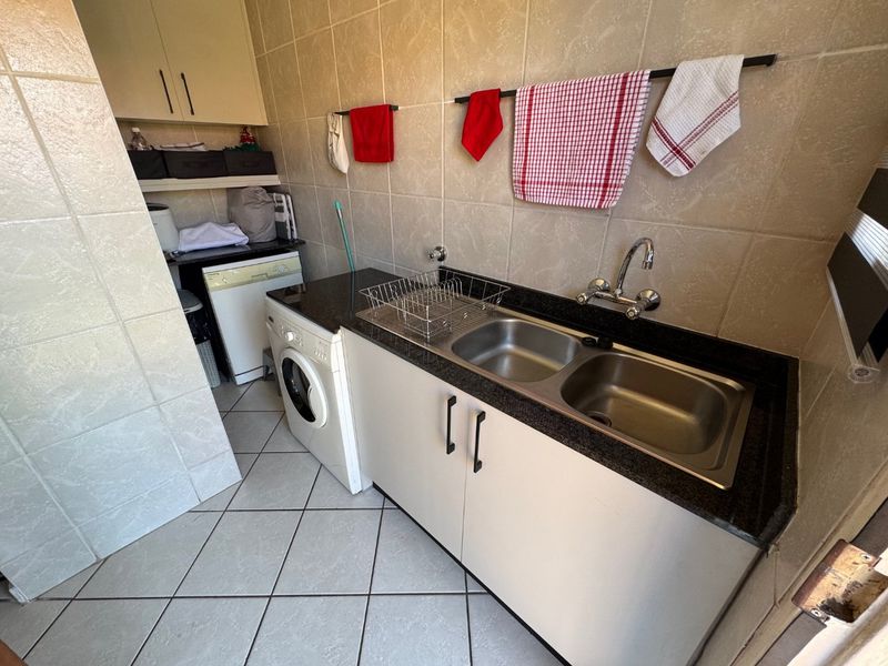 Spacious 3-Bedroom Family Home with Modern Comforts - Photo 3