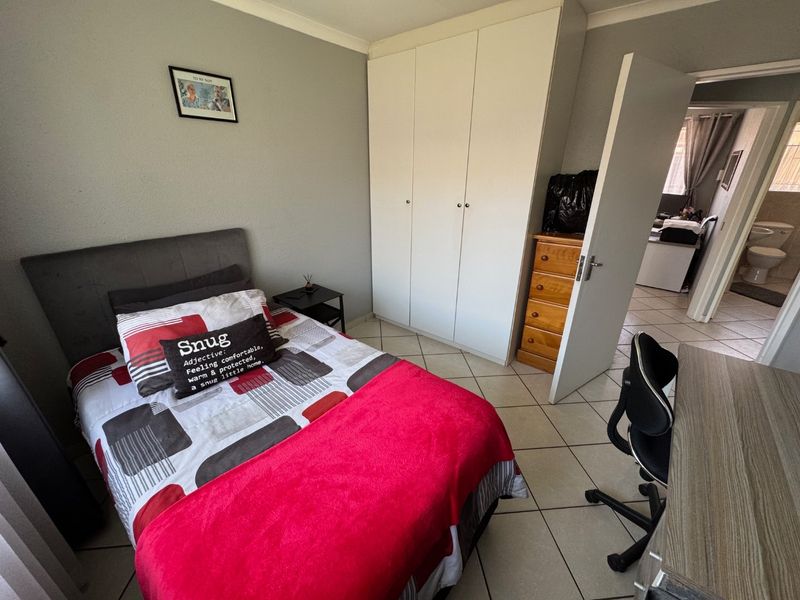 Spacious 3-Bedroom Family Home with Modern Comforts - Photo 9