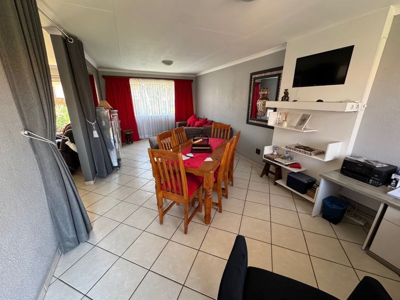 Spacious 3-Bedroom Family Home with Modern Comforts - Photo 7