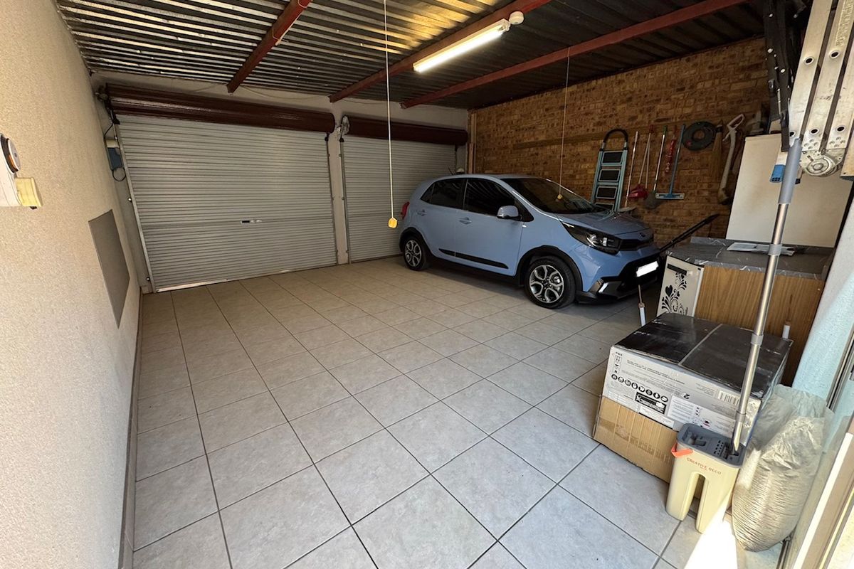 Spacious 3-Bedroom Family Home with Modern Comforts - Photo 2