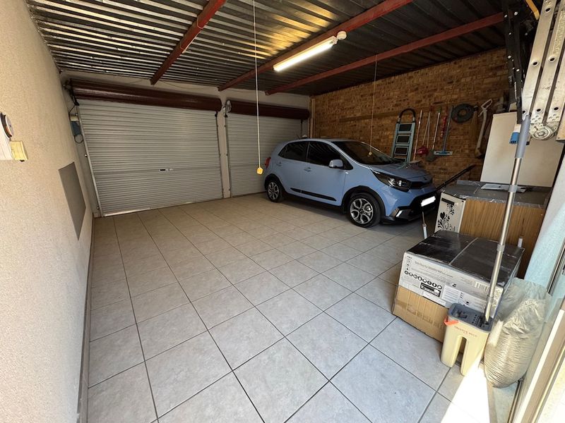 Spacious 3-Bedroom Family Home with Modern Comforts - Photo 2