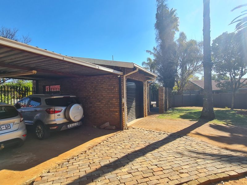 3 Bedroom Property For Sale In Rooihuiskraal  - Photo 3