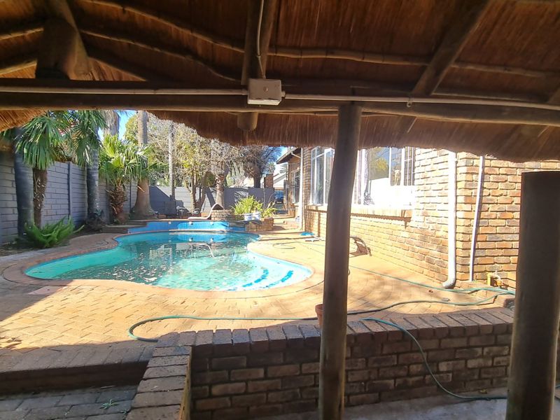 3 Bedroom Property For Sale In Rooihuiskraal  - Photo 10