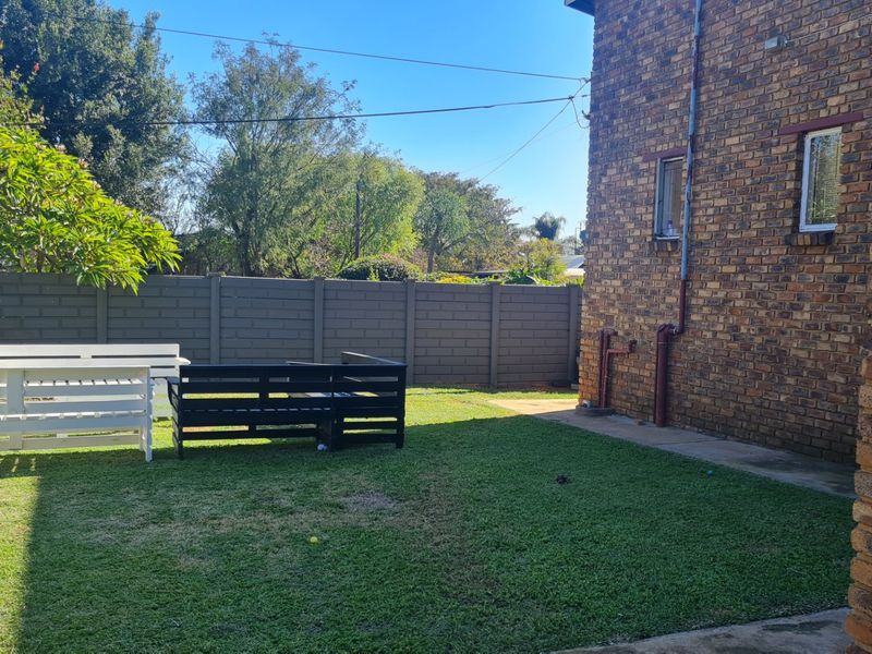 3 Bedroom Property For Sale In Rooihuiskraal  - Photo 9