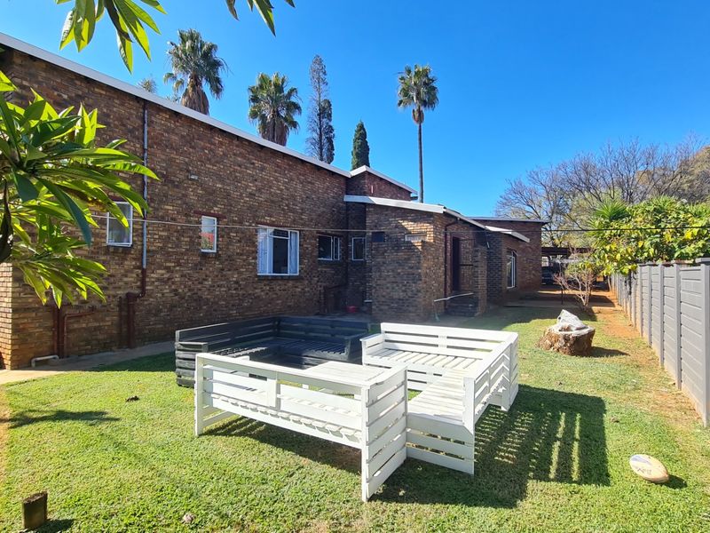 3 Bedroom Property For Sale In Rooihuiskraal  - Photo 2