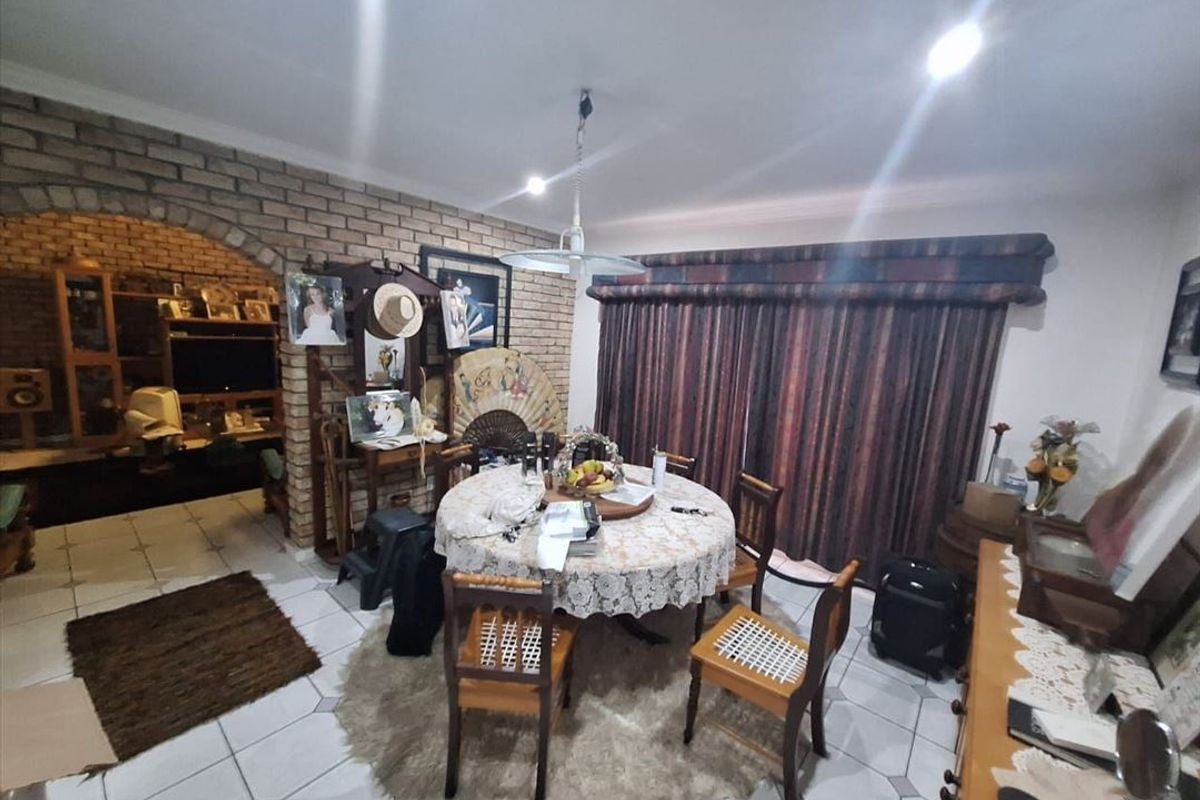 Elegant 3-Bedroom Home with Study, Staff Quarters & Ample Parking - Photo 3