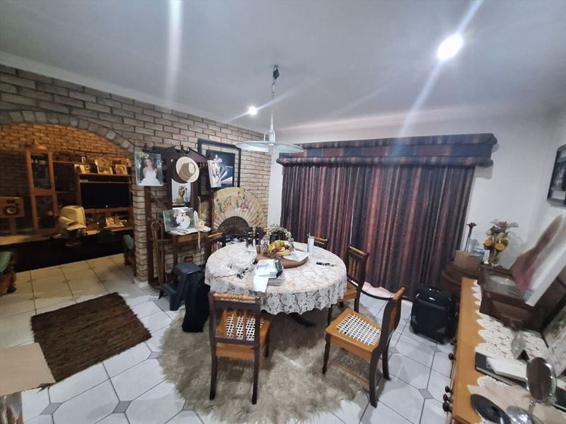 Elegant 3-Bedroom Home with Study, Staff Quarters & Ample Parking - Photo 3