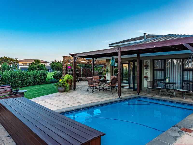 Beautiful 3 Bedroom Lombardy House - Photo 2