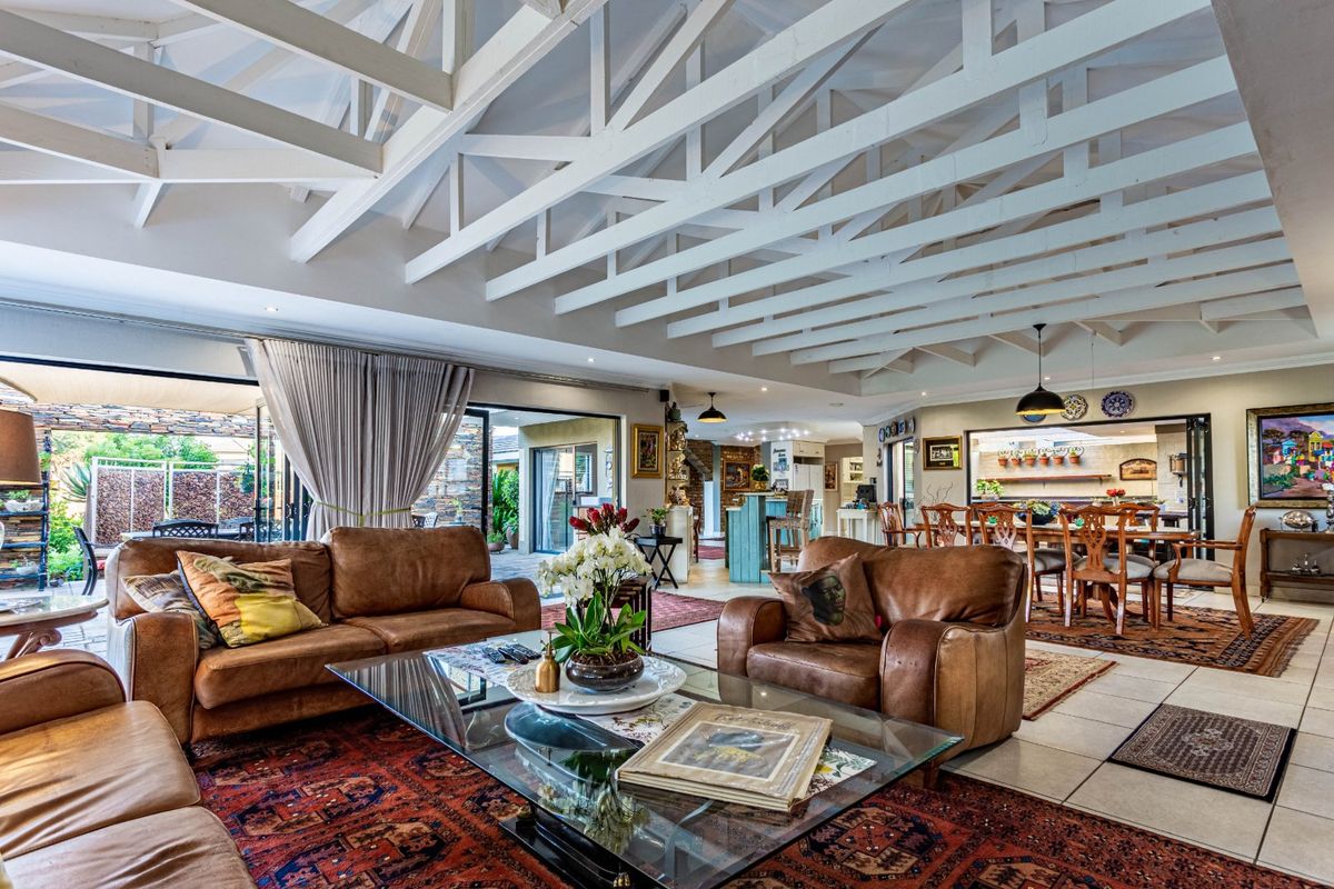 Beautiful 3 Bedroom Lombardy House - Photo 5