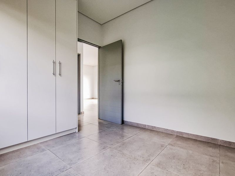 Modern. Neat. Popular. Cheap. Great for Investors. - Photo 9