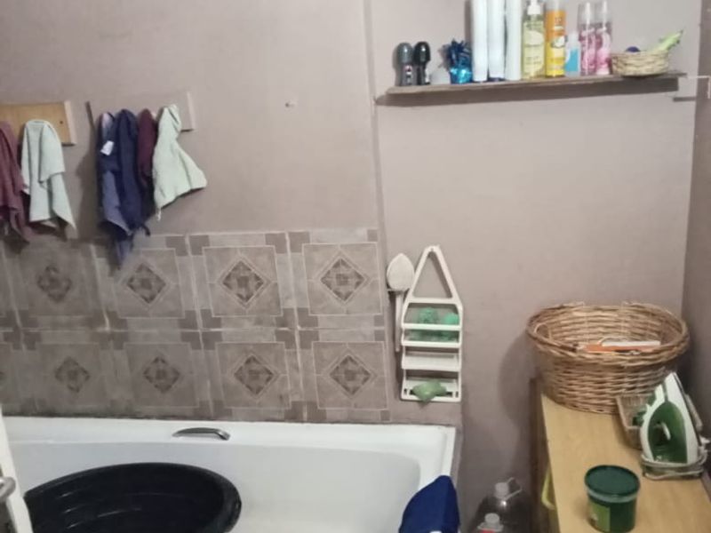 Cozy 3 bedroom family home, 10 minuts from the Stellenbosch arterial. Close to Airport mall - Photo 10