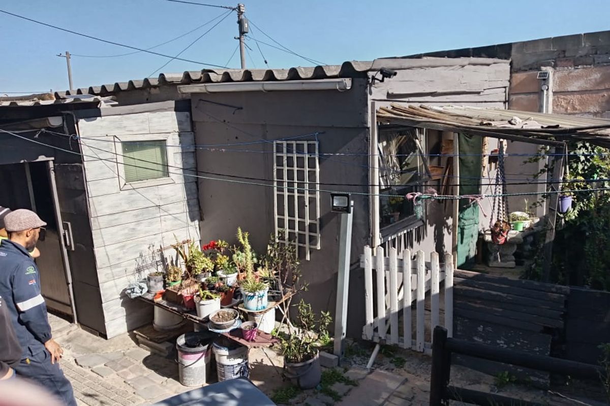 Cozy 3 bedroom family home, 10 minuts from the Stellenbosch arterial. Close to Airport mall - Photo 2