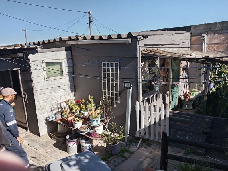 Cozy 3 bedroom family home, 10 minuts from the Stellenbosch arterial. Close to Airport mall - Photo 2