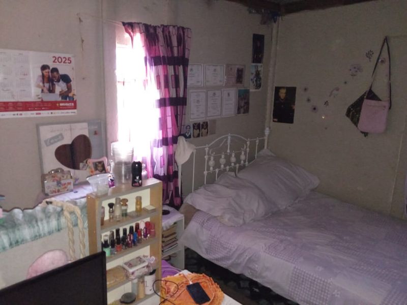 Cozy 3 bedroom family home, 10 minuts from the Stellenbosch arterial. Close to Airport mall - Photo 8