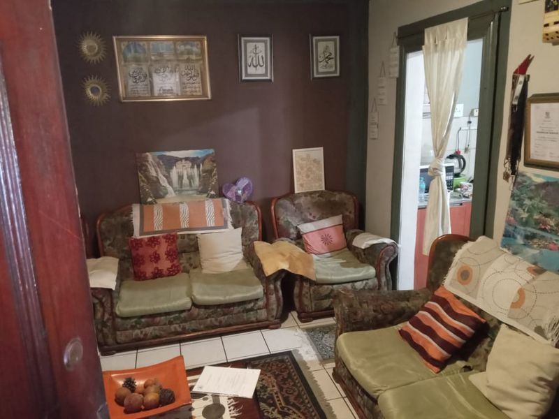 Cozy 3 bedroom family home, 10 minuts from the Stellenbosch arterial. Close to Airport mall - Photo 5