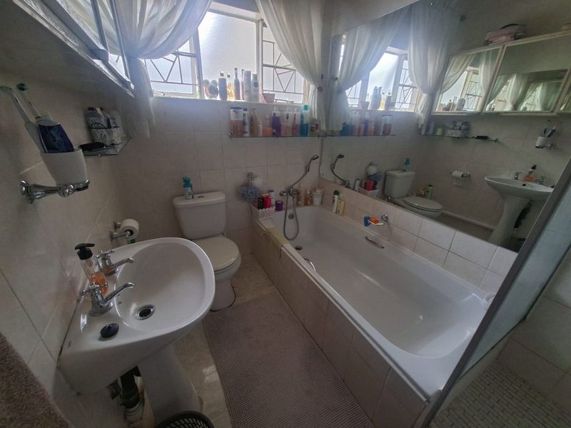 3 Bedroom Family Home with spacious 1 Bedroom Flat for sale in Flimieda - Photo 9