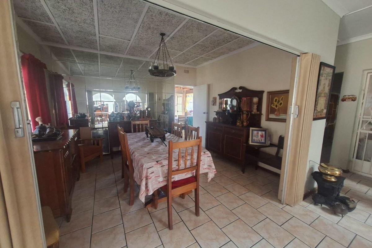 3 Bedroom Family Home with 2 Flats for sale in La Hoff - Photo 3
