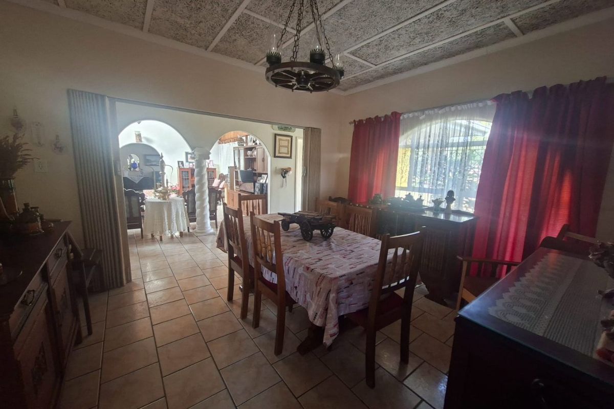 3 Bedroom Family Home with 2 Flats for sale in La Hoff - Photo 4