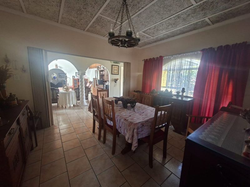 3 Bedroom Family Home with 2 Flats for sale in La Hoff - Photo 4