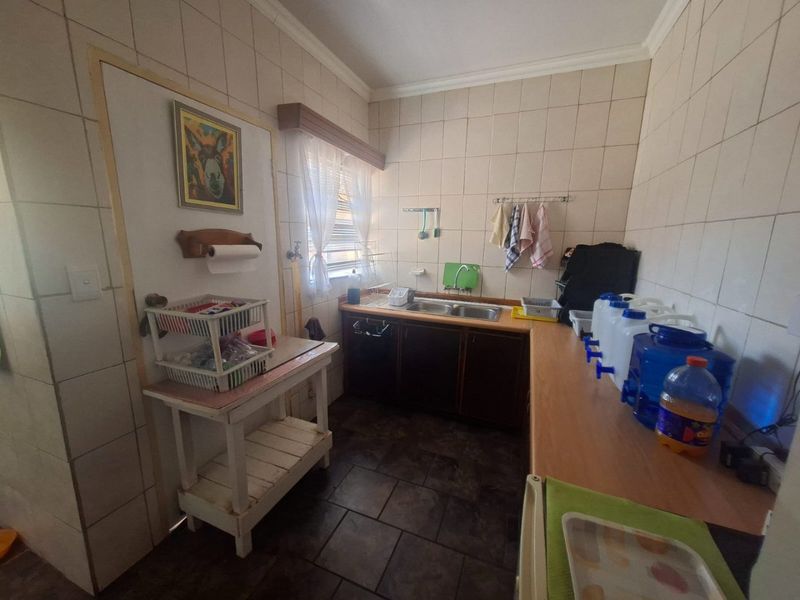 3 Bedroom Family Home with 2 Flats for sale in La Hoff - Photo 10