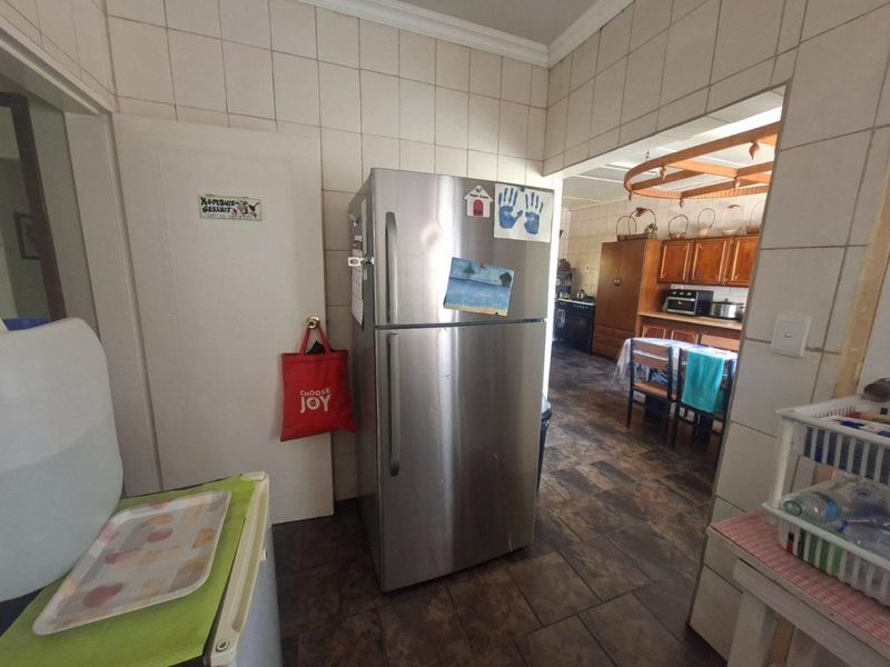 3 Bedroom Family Home with 2 Flats for sale in La Hoff - Photo 9